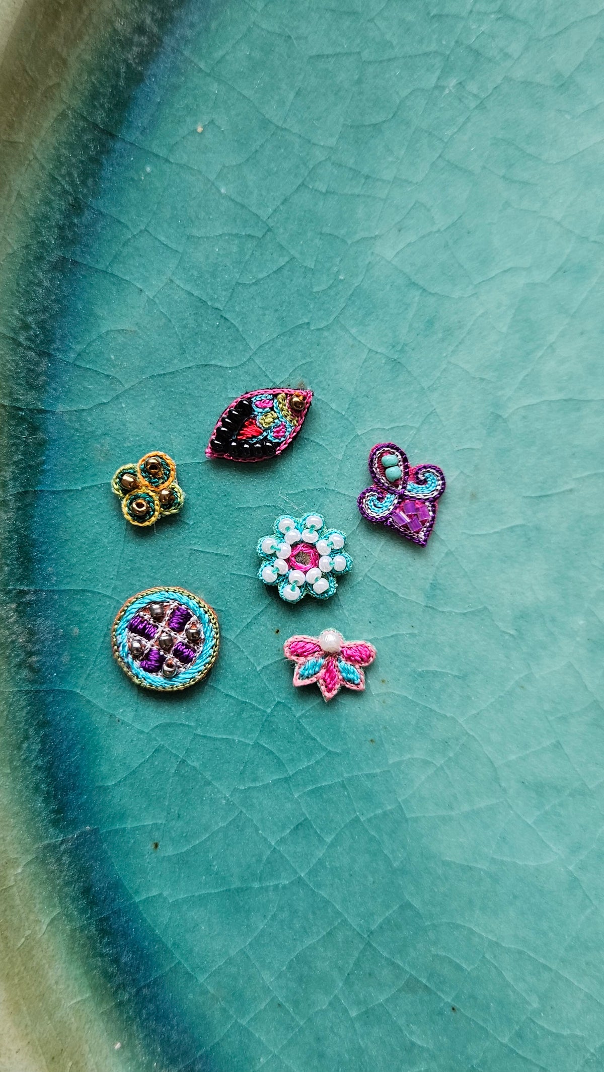 Kajraa Re (Bindi set of 6)